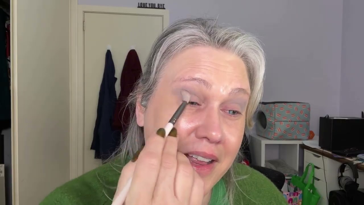 One Shade, All the Drama; Chatty GRWM with Glaminatrix Tones of Turd