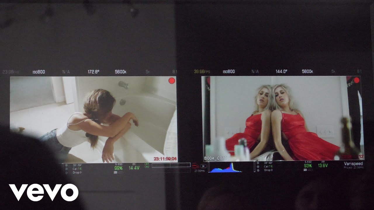 Maddie & Tae - Bathroom Floor (Behind The Scenes)