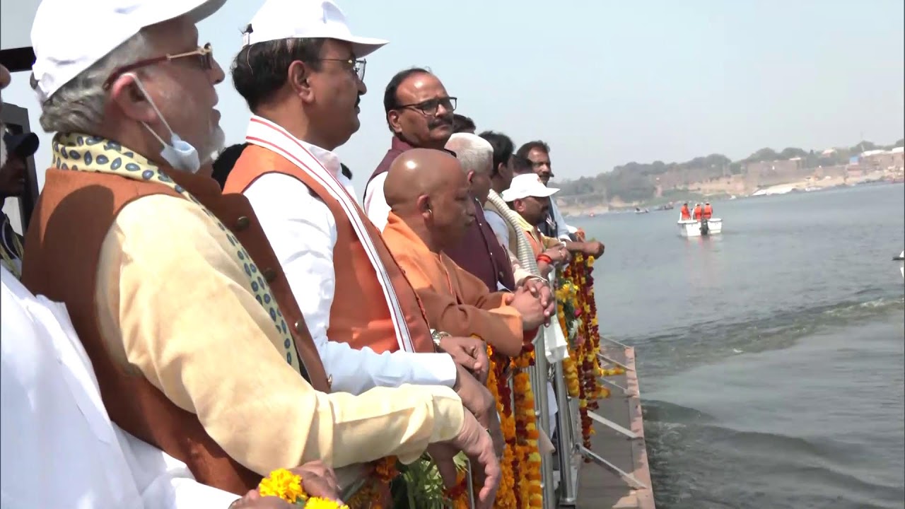 अरैल घाट, प्रयागराज में स्वच्छता अभियान कार्यक्रम में सम्मिलित होते मुख्यमंत्री योगी आदित्यनाथ जी