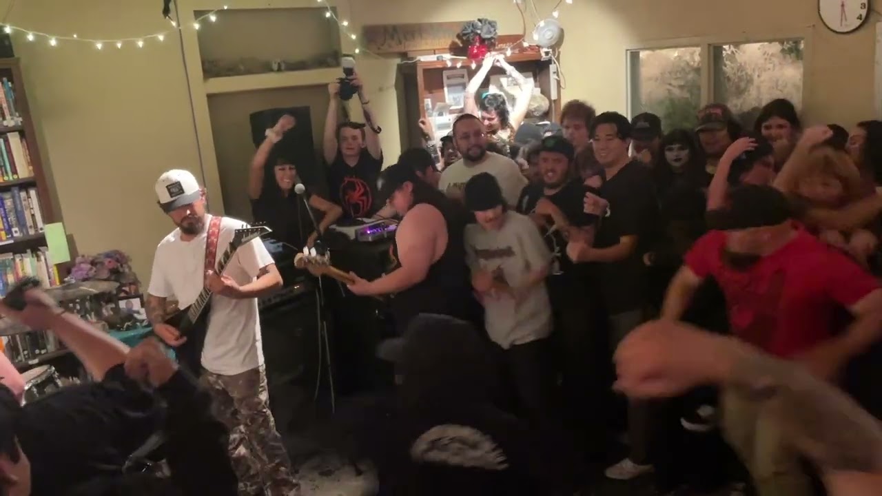 Bulldog Live in Santa Cruz (Full Vid)