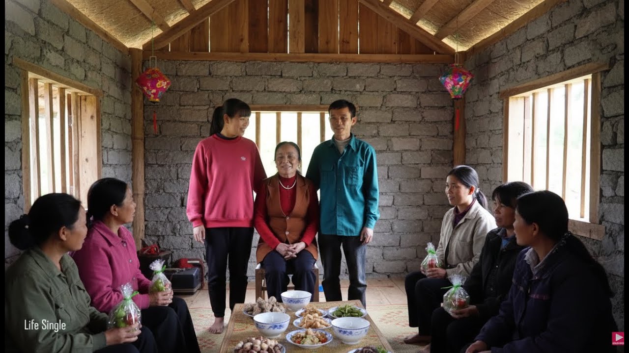 Heartwarming: Huyen and De Invite Neighbors to Celebrate the New Home of De’s Mother