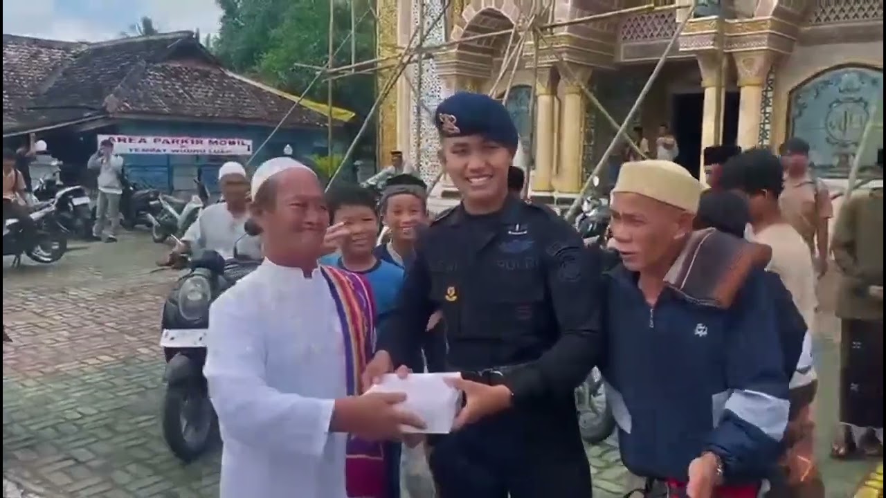 Jum'at Berkah Personil Batalyon C Pelopor Satbrimob Polda Banten