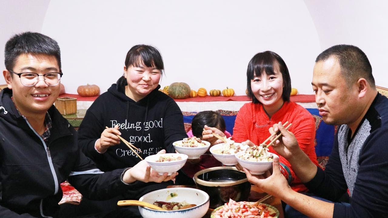榆林知名小吃“风干羊肉剁荞面”霞姐厨艺太好，一顿吃3碗不想放【丹霞春姐】