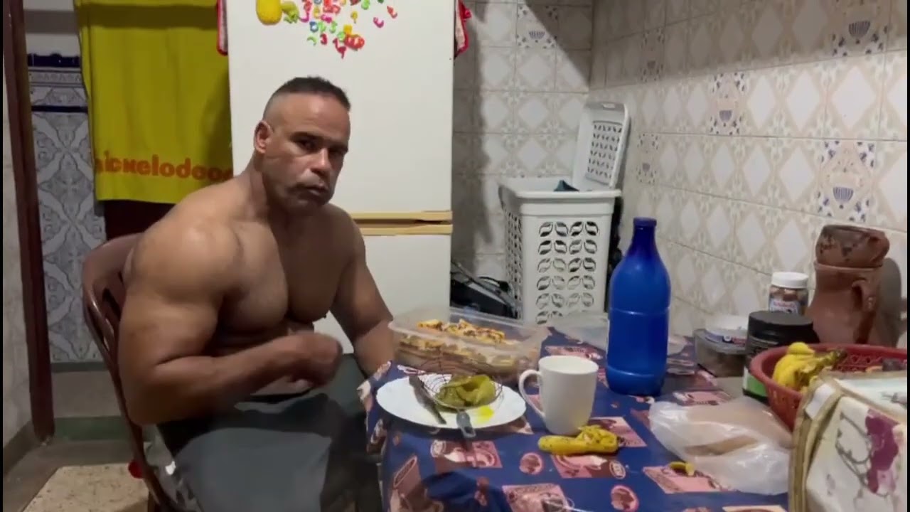 حسااان جا من لاصال و كياكل لي  قسم الله
