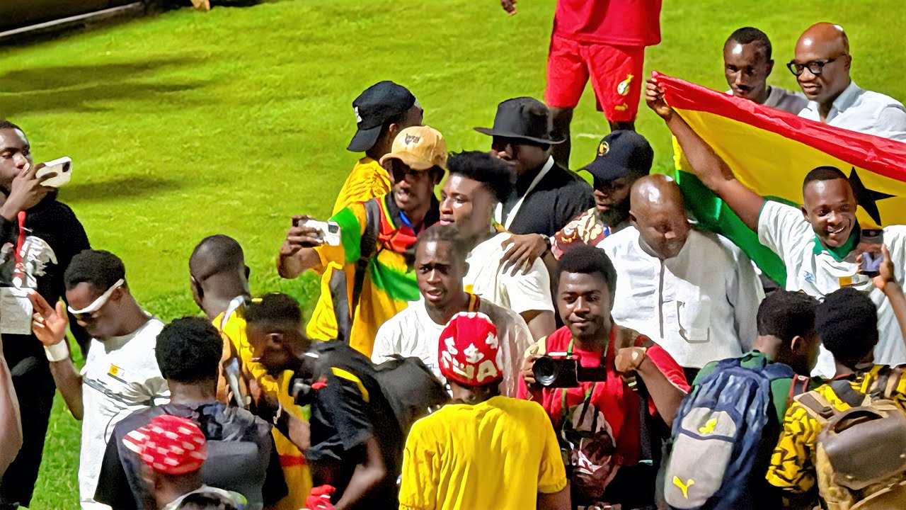 GOOOOAL: Kudus— Ghana 1:0 Comoros. Cos Julius Debra storms the Pitch to congratulate the Black Stars