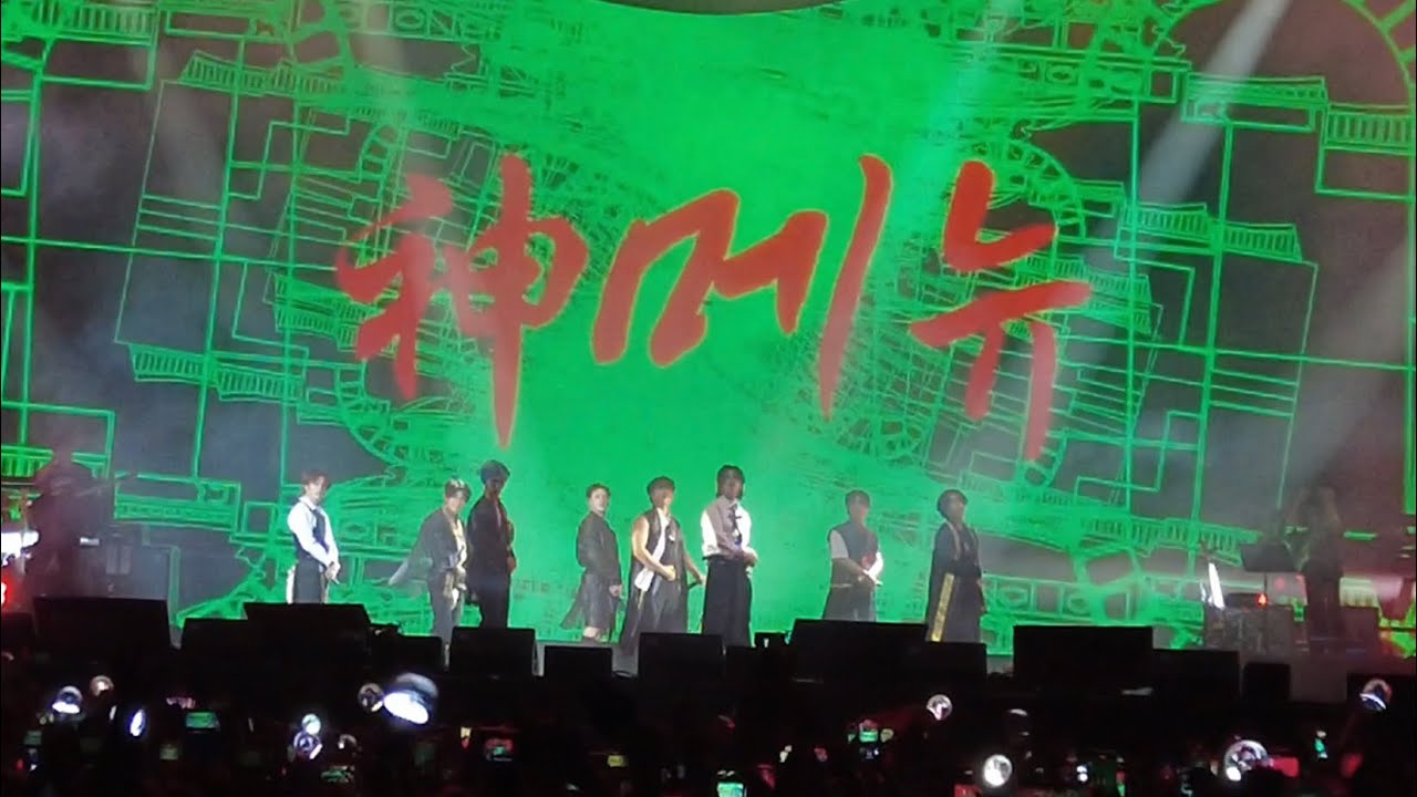 【stray kids】lollapalooza paris 2023 / thunderous, domino, god's menu