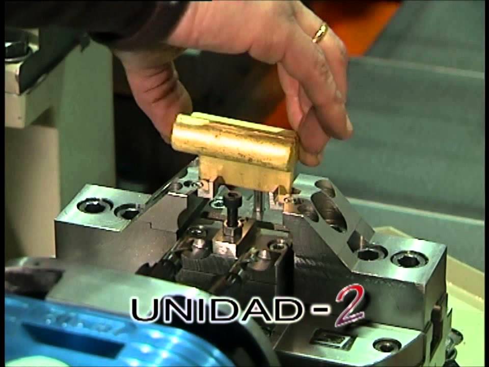 Taladrado,fresado y roscado automatico de bisagras