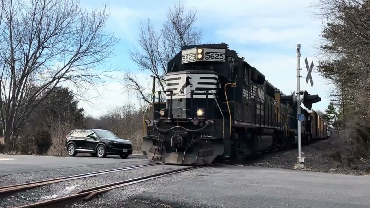 (HD) NJTR 4628 and CSAO WPCA-51 crossing Fleming Pike in Winslow NJ. 1/13/2026.