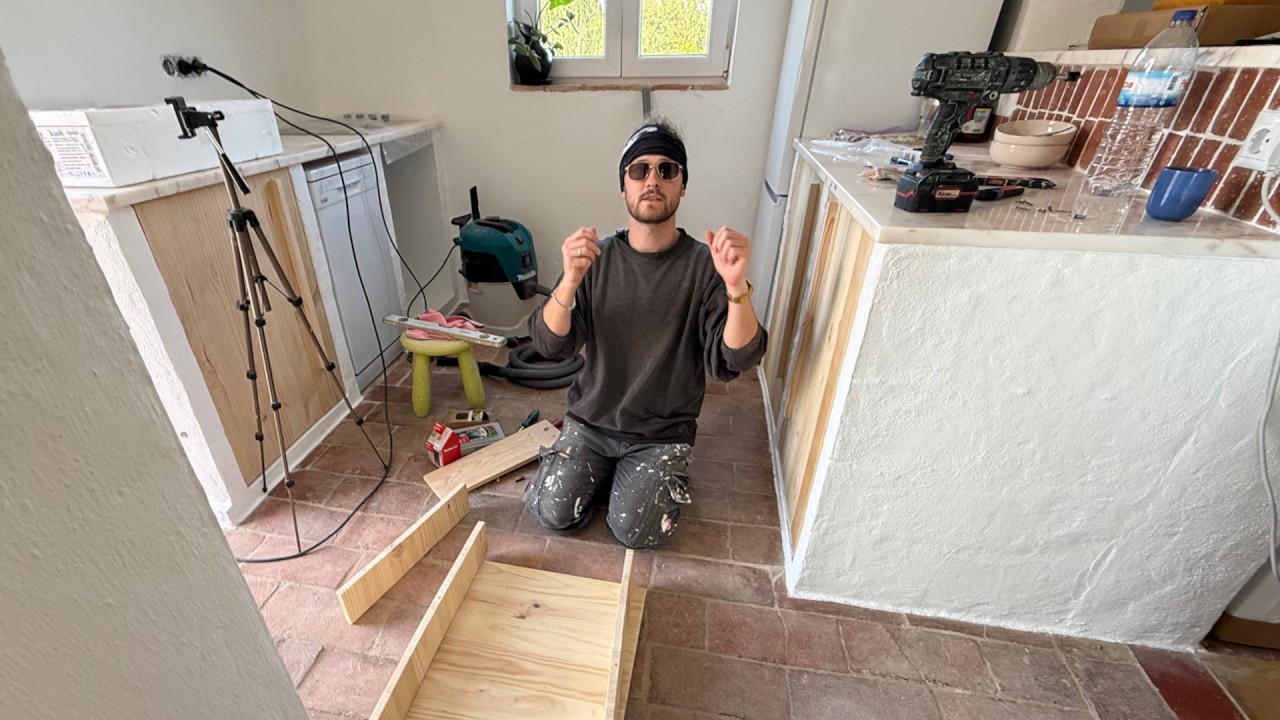 We bought an abandoned ruin by the sea in Portugal - Let&rsquo;s work the kitchen! #23