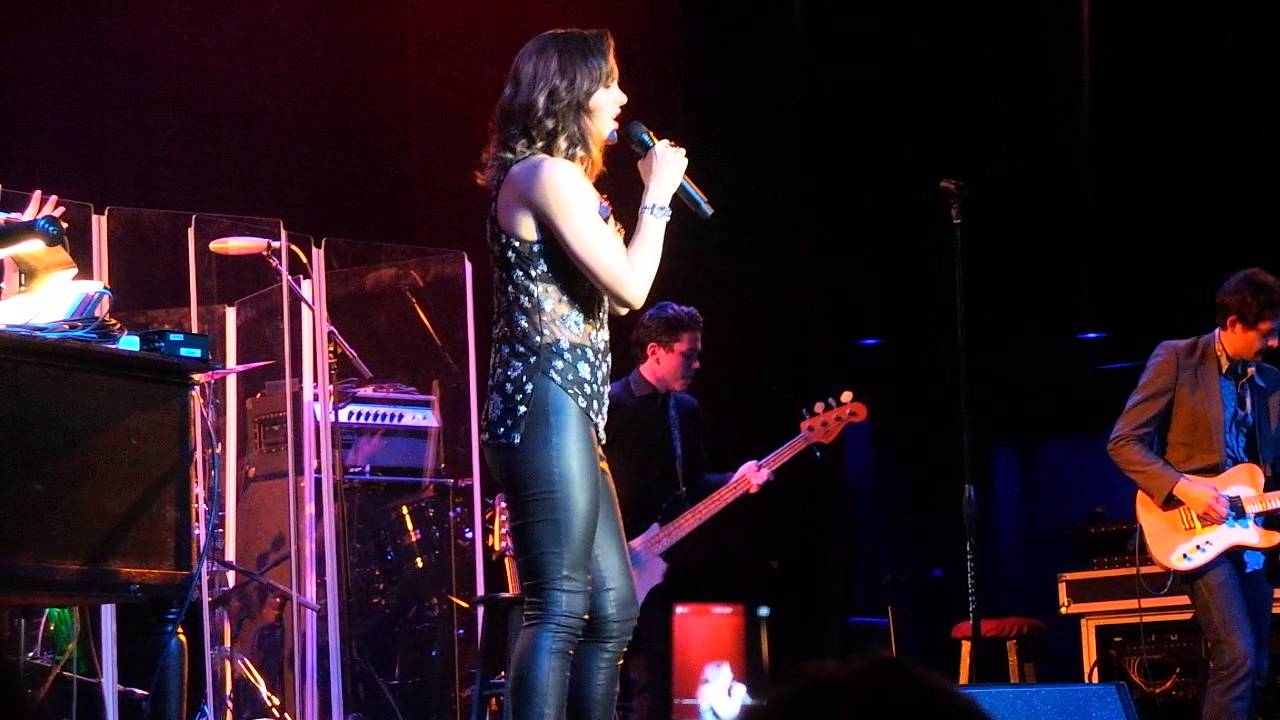 Katharine McPhee - Shake It Out  (Live @ Clearwater, FL)
