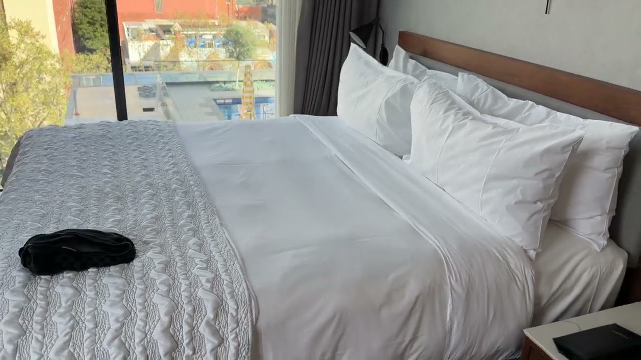 Le M&eacute;ridien Melbourne &ndash; Parliament Suite Tour & Honest Review