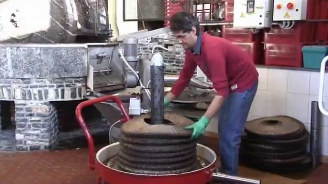 Fabrication de l'huile d'olive à l'ancienne