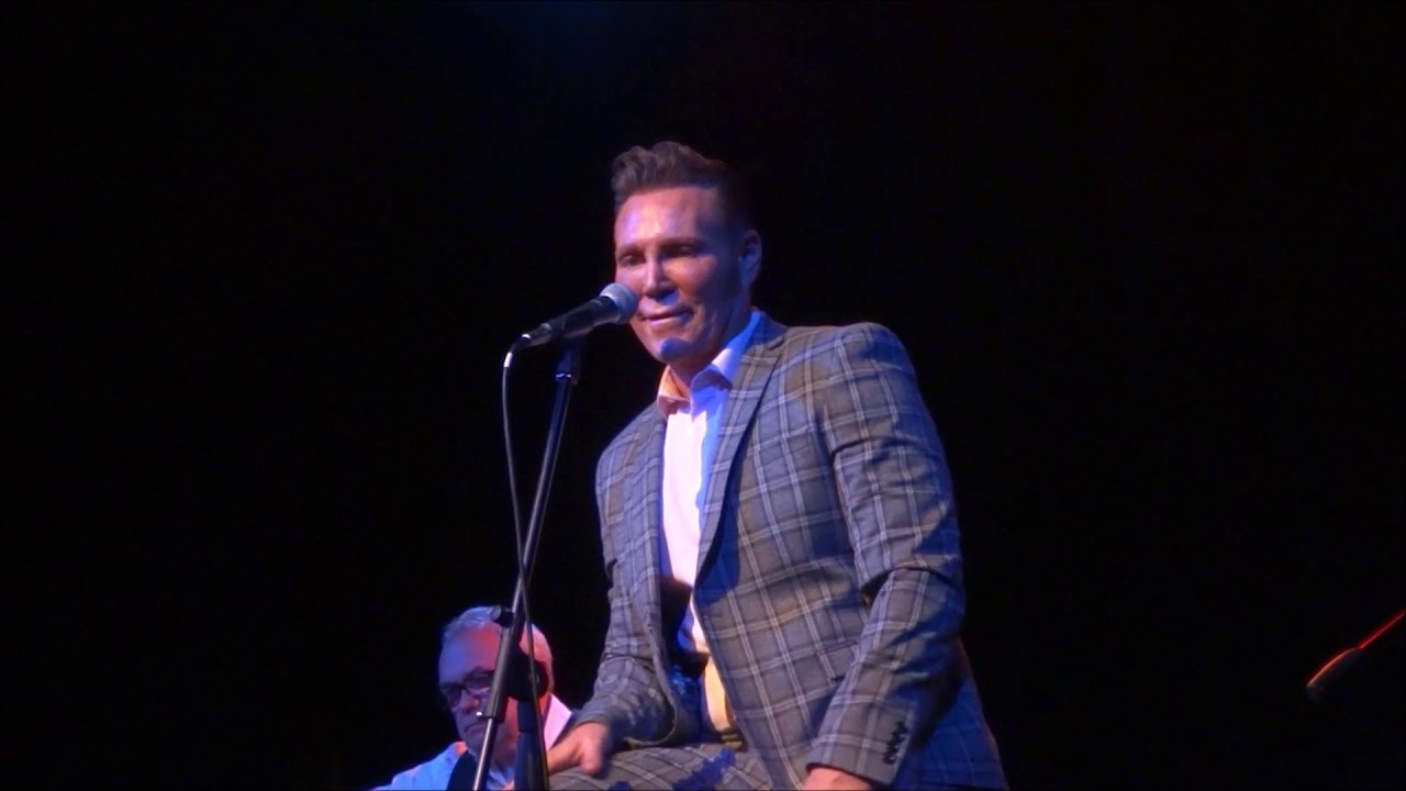 GORDON HENDRICKS' unplugged show @ Theatre on the steps