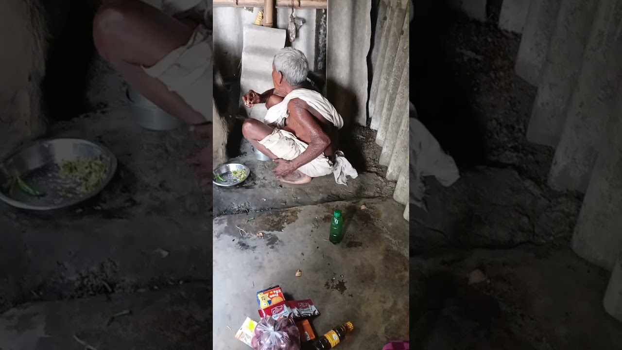 অসহায় এই ঠাকুমাকে একটু বাজার করে দেওয়া social worker Bhaskar Kundu