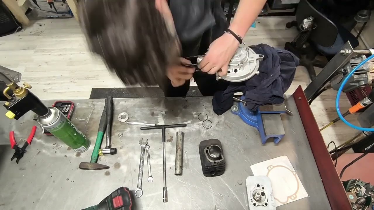 Piaggio Ciao engine assembly timelapse