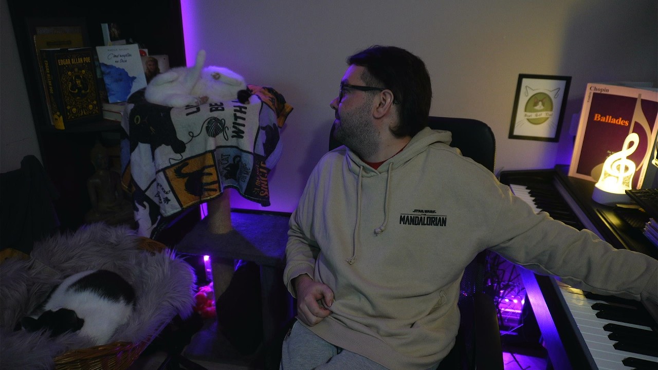 Mai contează vineri treișpe dacă oricum e weekend?! Pian, chat, gaming RO/EN