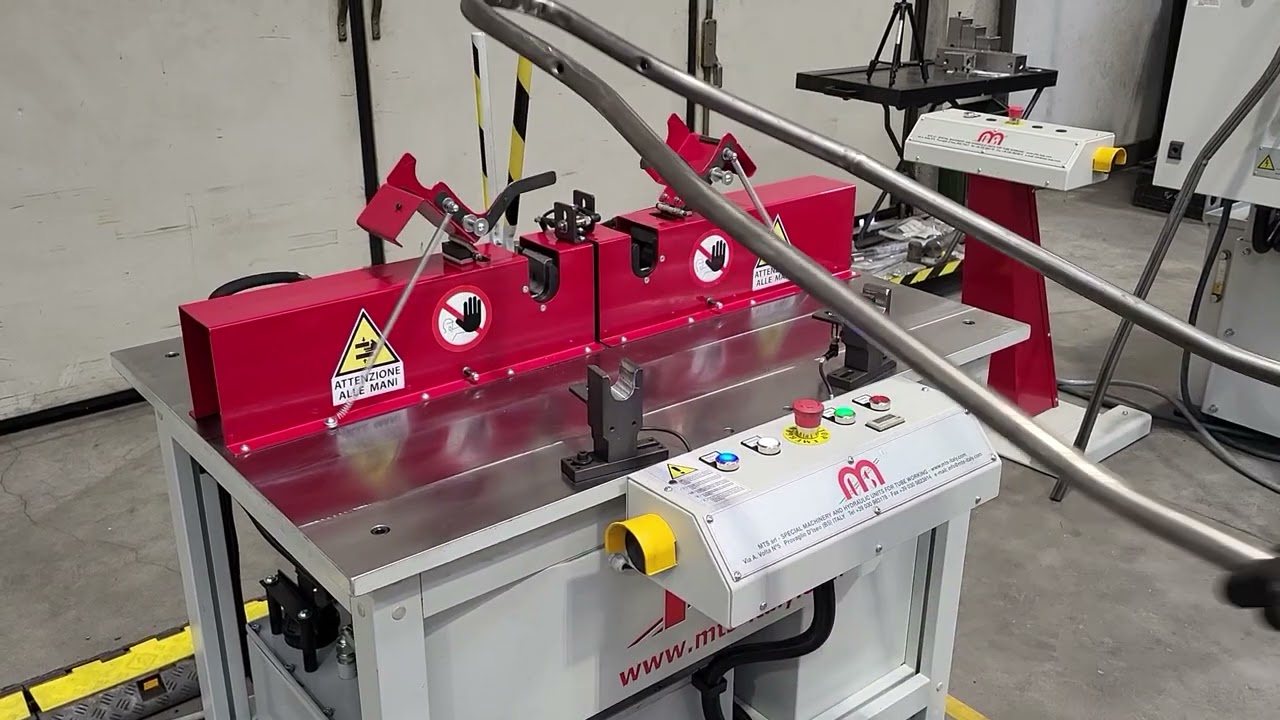 punzonatura carriole   punching machine for wheelbarrows