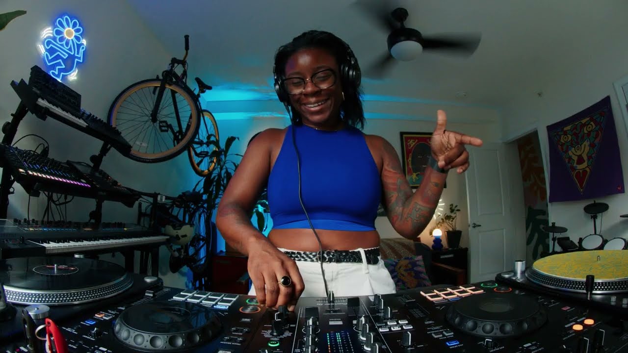 A NEO-SOUL SOUNDSCAPE FT. D'ANGELO, INDIA ARIE, VIKTER DUPLAIX, ROBERT GLASPER, ERIC ROBERSON & MORE