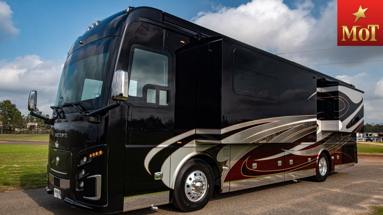 Motorhomes of Texas 2022 Foretravel Realm C2883 (SOLD)