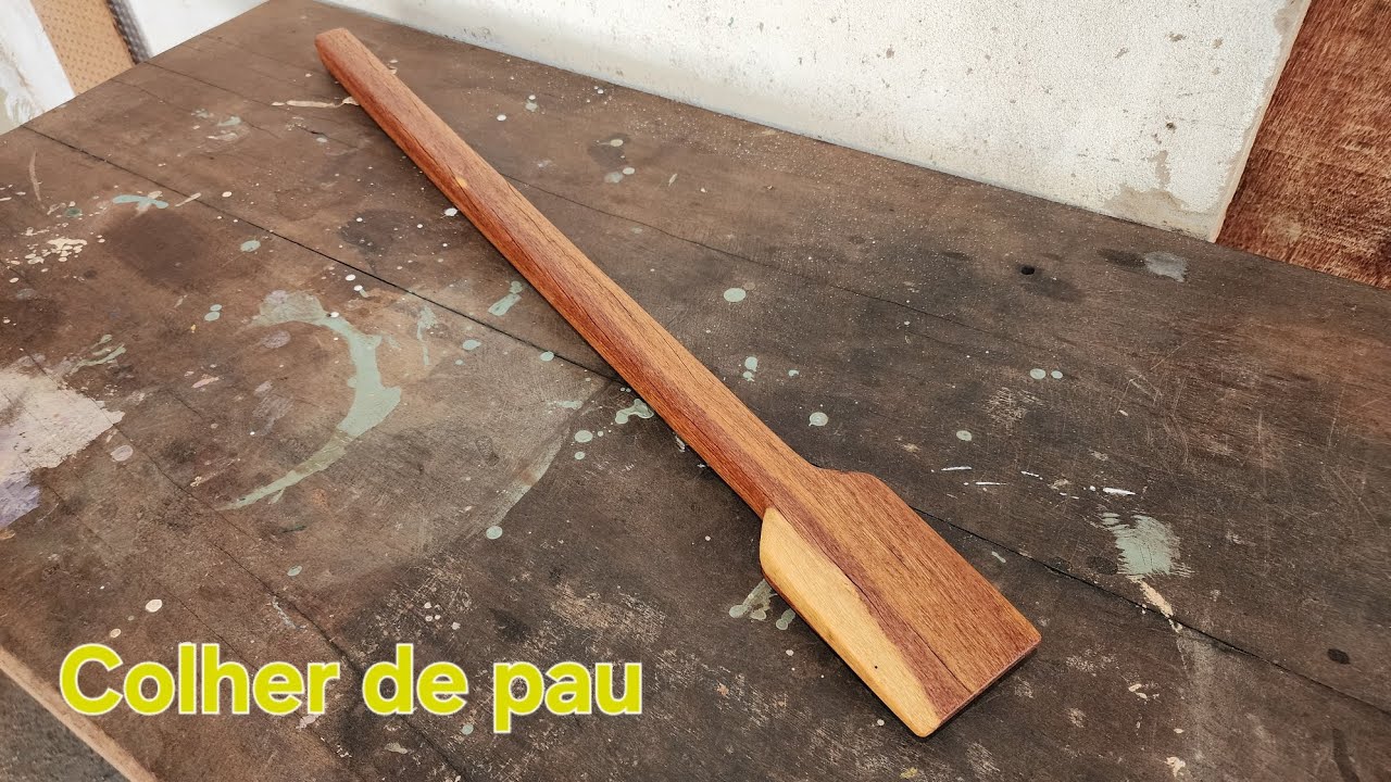 Colher de pau. Espatula de madeira. Colher de pau grande.