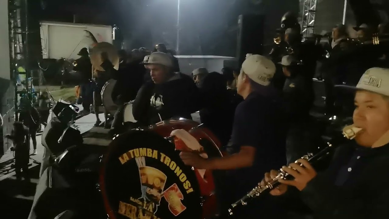 Brinco de chinelo en San Juan Tepecoculco Estado de México con Banda La Mera Mera