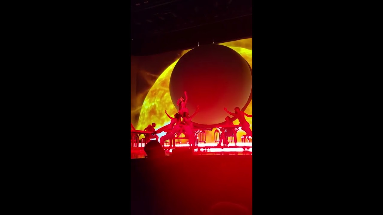 ARIANA GRANDE - GOD IS A WOMAN - LIVE SWEETENER WORLD TOUR ATLANTA 11/19