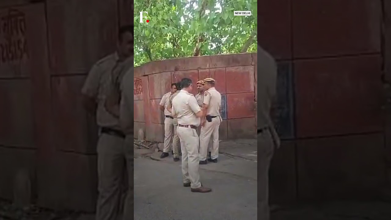 India: New Delhi Footbridge Collapses, Woman Dies After Falling Into Drain | N18G
