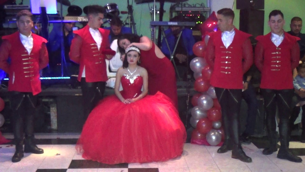 Coronacion, Brindis, Juguete y Zapatilla XV Años de Vanessa Foto y Video 0445538461854 63114266