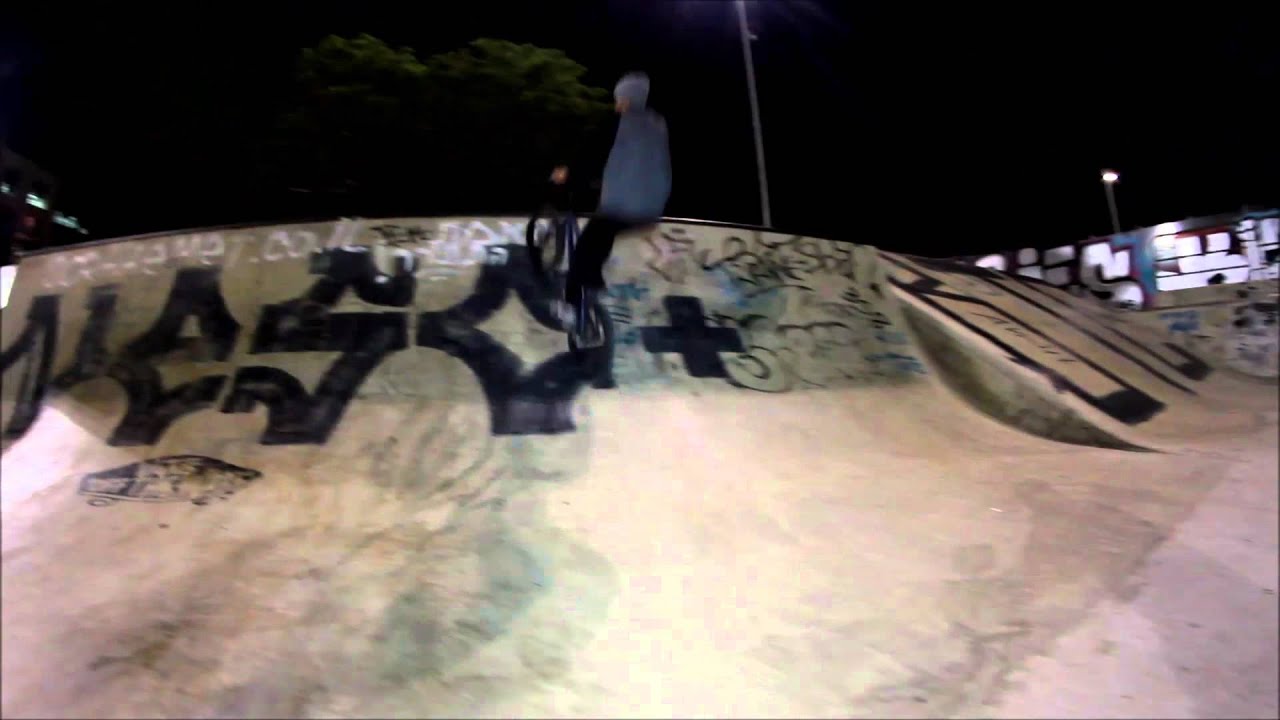 Adri&aacute;n Vargas in Galit skatepark israel