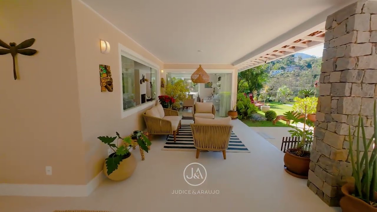 Casa à venda com 4 quartos, 250m² - Itaipava, Petrópolis/RJ
