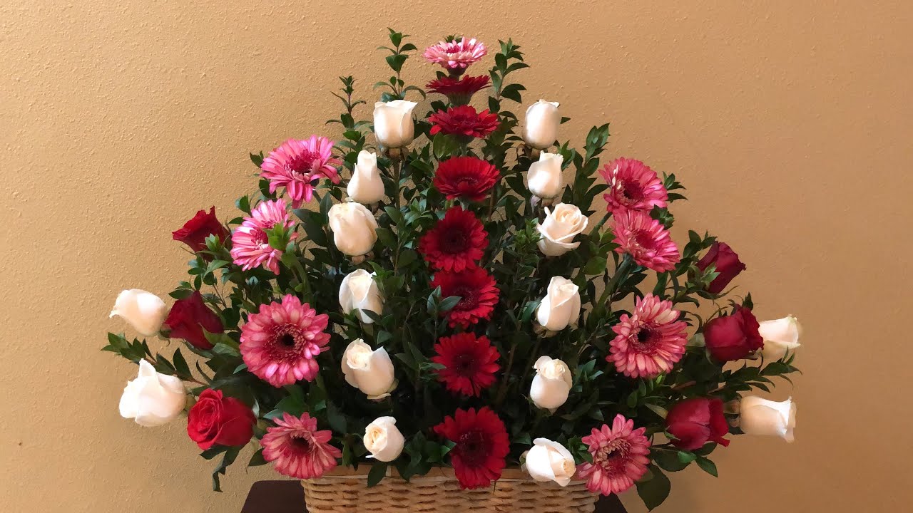 Rosas para regalar en cualquier ocasión #rosas #gerbera #hermoso #arreglosflorales