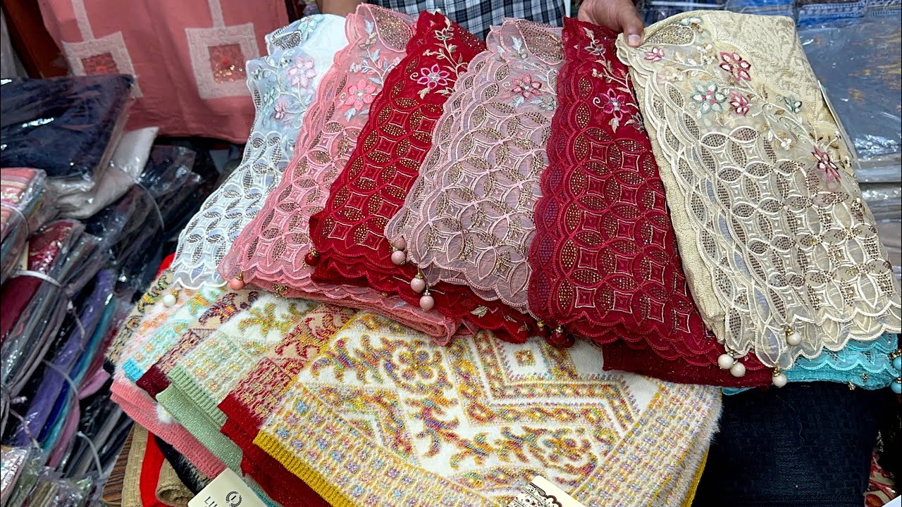এবছরের লেটেস্ট বর্ডার লাইনে মসলিন কাটওয়ার্ক ডিজাইনের এক্সক্লুসিভ কাশ্মীরি শাল পাইকারী দামে 