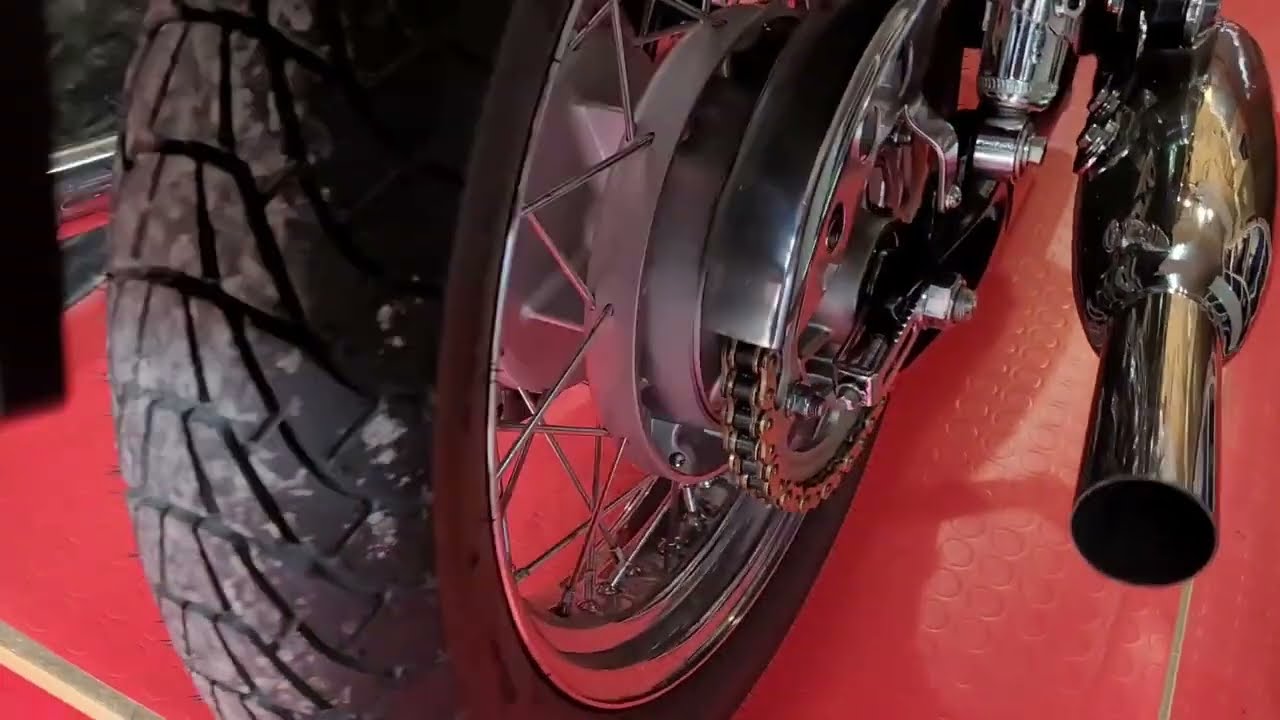 Triumph Bonneville T100 - Norman Hyde TOGA vs. Remus CUSTOM
