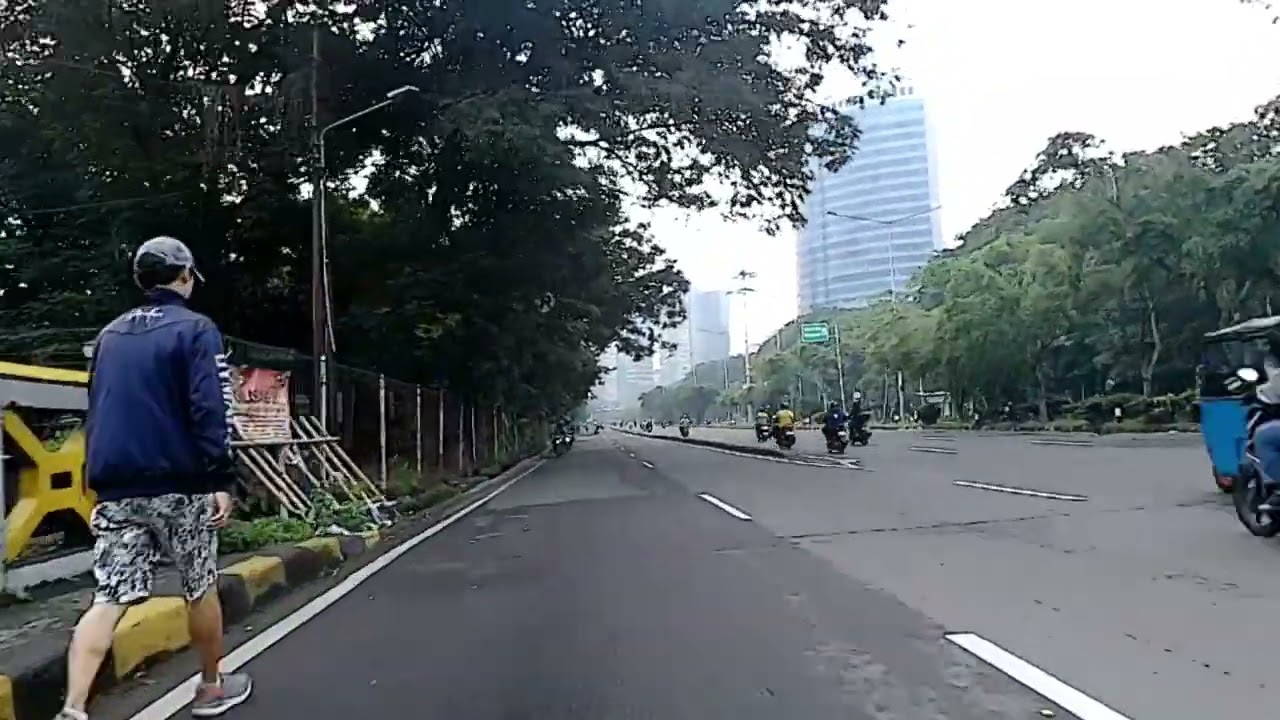 Jalan jalan sepedahan pagi hari  brica AE3x