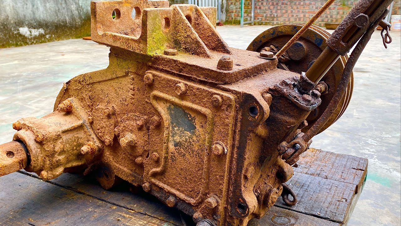 Restoration old tractor transmission | Restore and repair old and rusted tractor gearbox