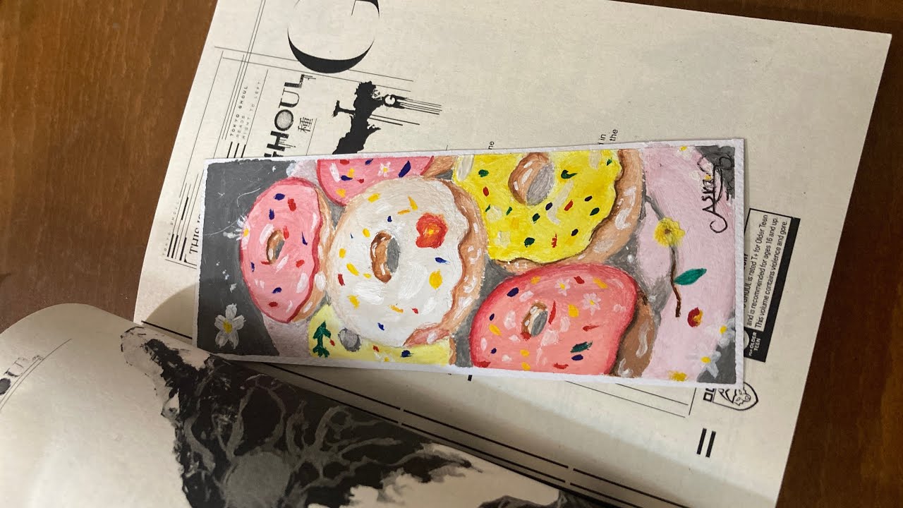 This donut bookmark is going to tempt you 🍩A donut bookmark that keeps your eyes on it