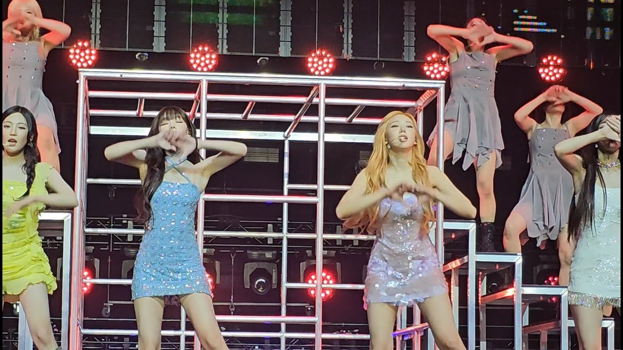 aespa 에스파 @ Zenith in Paris - Mine | Fancam