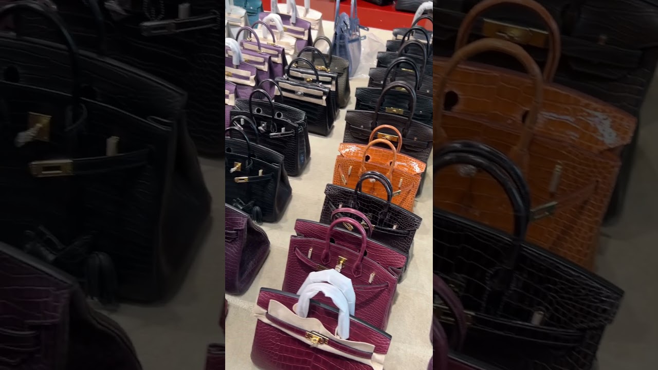 We have a lot of bags made of crocodile skin. Which one do you like?❤️