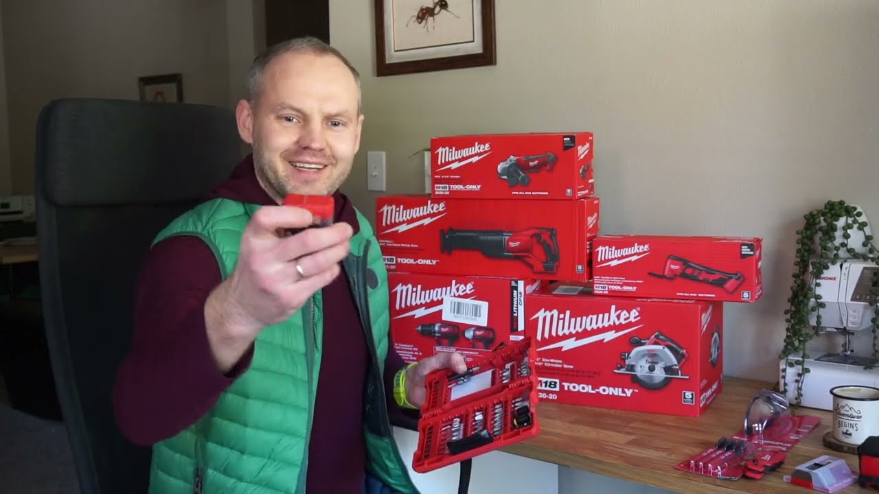 Распаковка инструментов Milwaukee для моей новой работы в США
