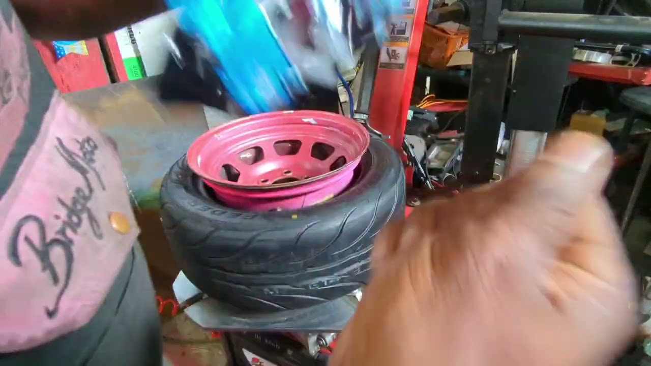 How to Stretch Tire 205 onto 10j No Fire or Cheetah #pinkustyle #tire #tyre