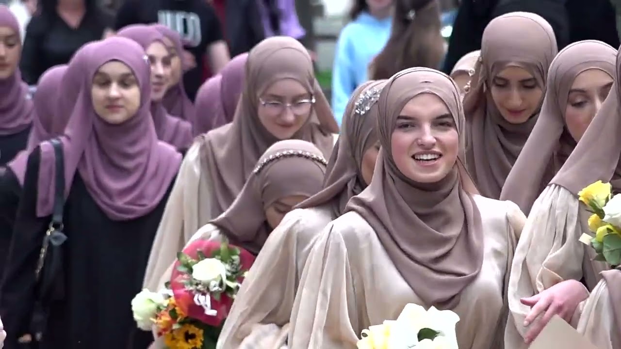 Defile 511. generacije maturanata Medresa “Gazi Isa-beg”