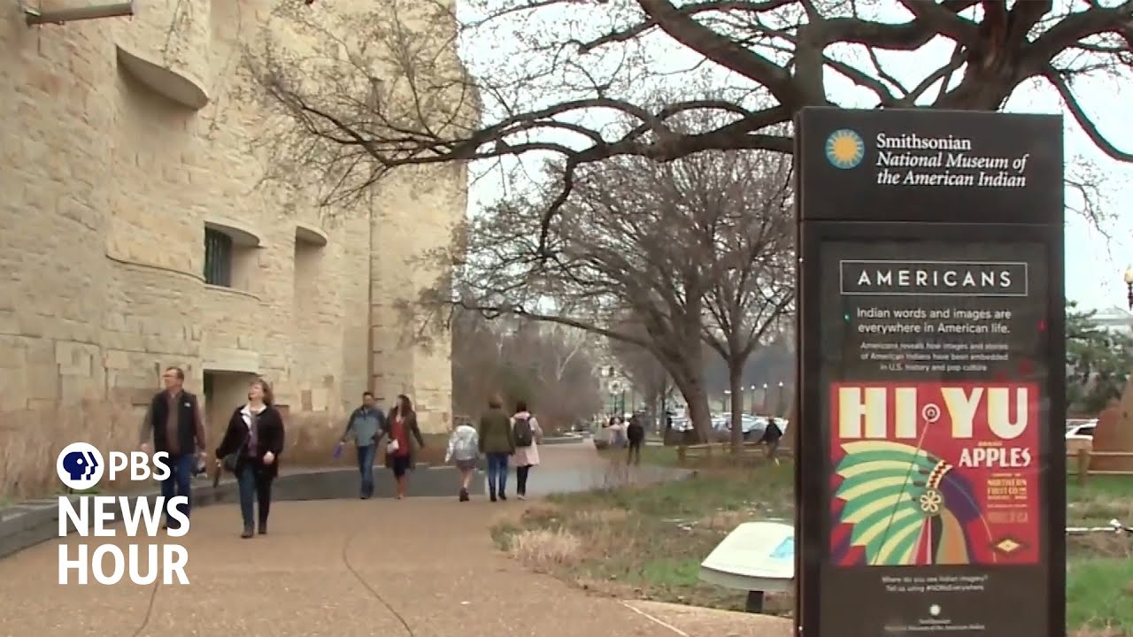 Citizen historians document Smithsonian exhibits under White House scrutiny
