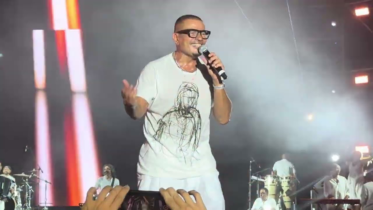 الميدلي الشهير + وهي عملة إيه دلوقت 🔥 من حفل عمرو دياب في بيروت ٢٠٢٥ - Amr Diab Beirut 2025 4K