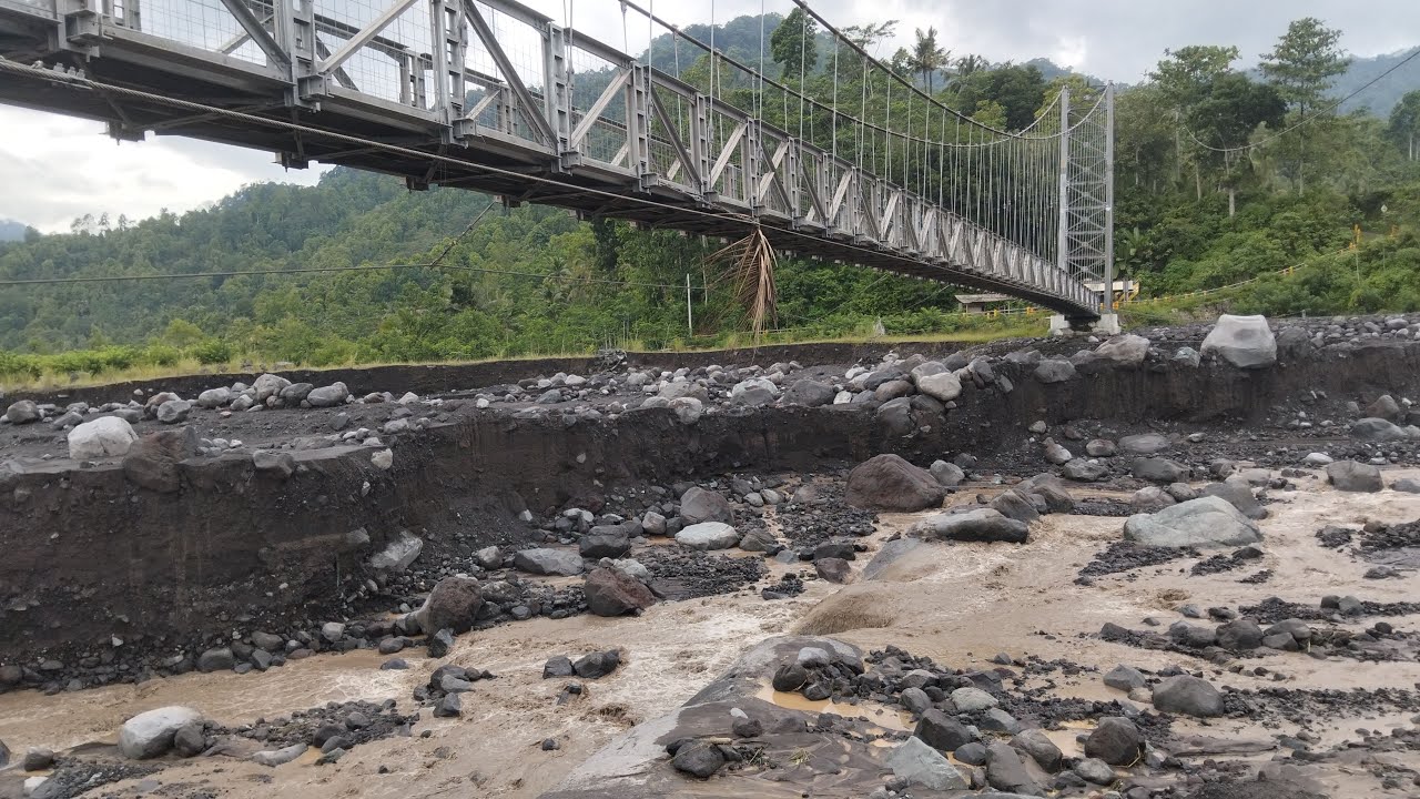 LIVE !!! JEMBATAN KALIREGOYO MASIH BERTAHAN MENGHADAPI COBAAN BANJIR SEMERU
