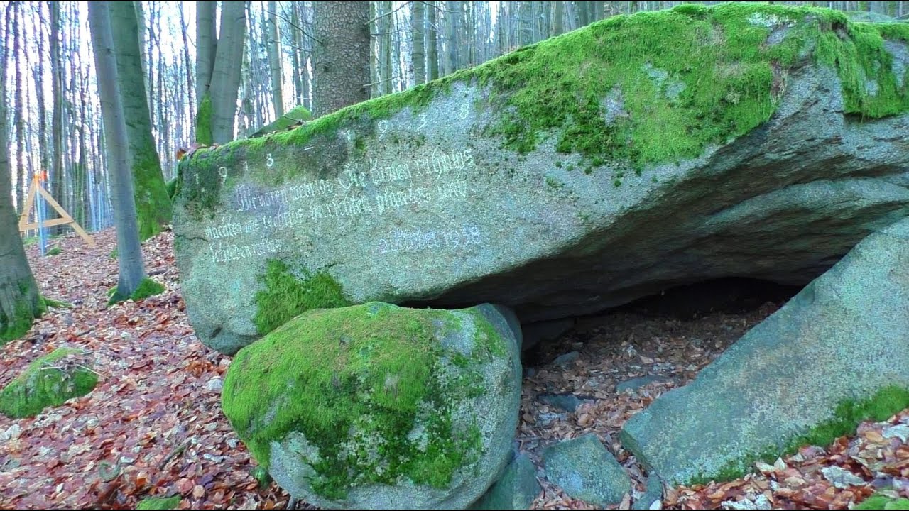 Der Sudetenstein von 1938 / Ruine Kurhotel Karlstal / Böhmisches Niederland Sudetenland / Tschechien