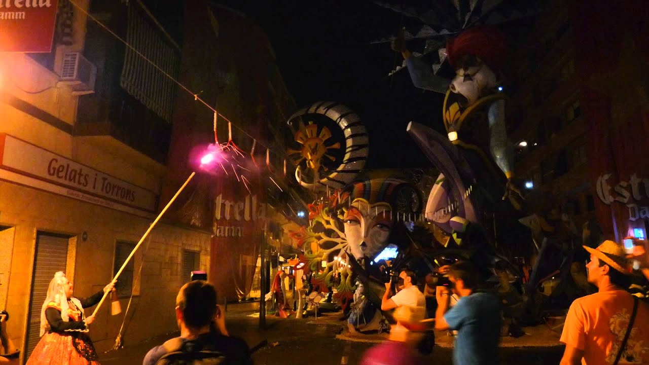 A la llum de les Fogueres
