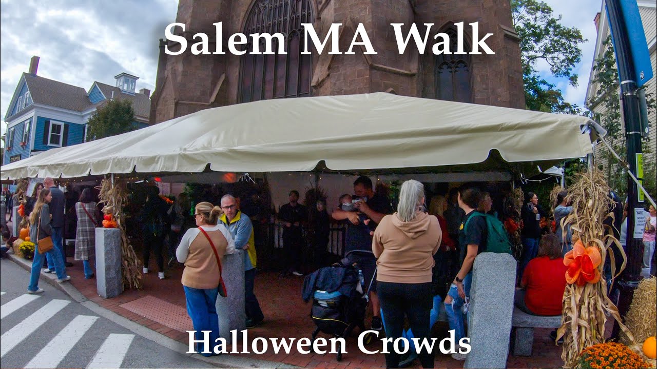 Толпы в Сейлеме на Хэллоуин в октябре, суббота, полдень