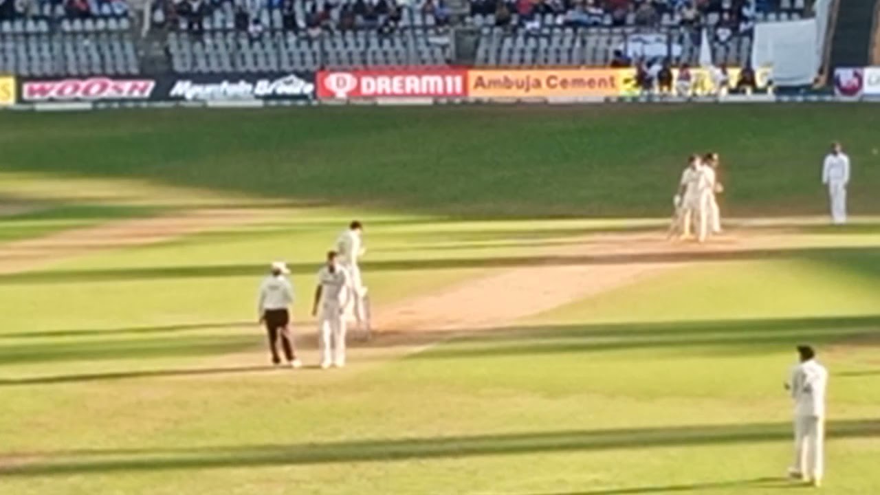 Ashwin bowling against Newzealand's Henry Nicholls | Stadium view