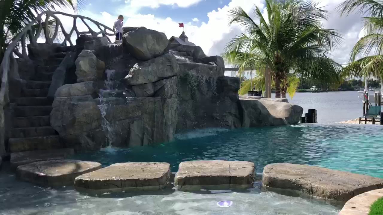 Custom Faux Rock Swimming Pool Grotto