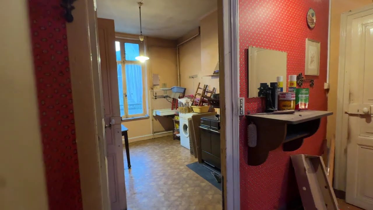 Maison de pierre à rénover de 153 m2 SH avec garage et jardin en Hyper centre à Charleville